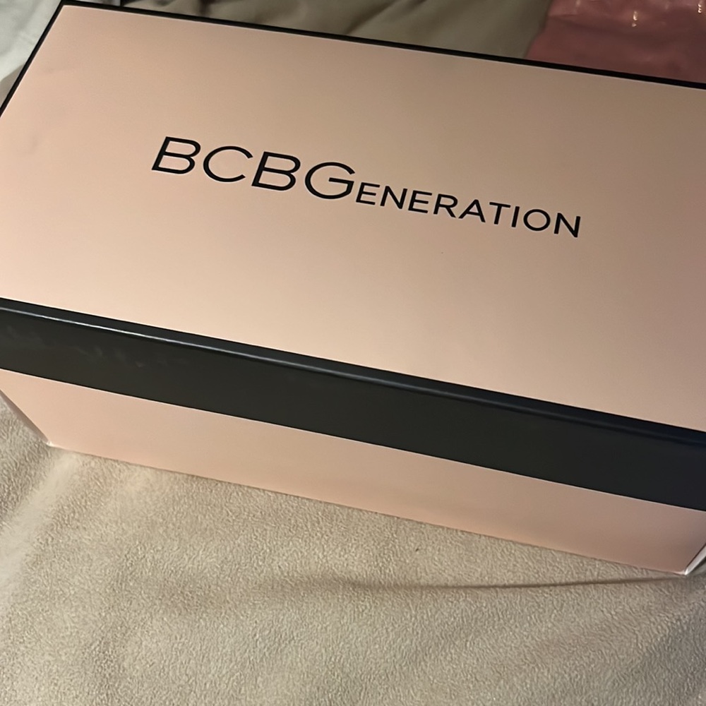 💓New Listing💓 BCBGeneration Crystal Embellished Sandal size 8.5  FIRM PRICE 😊 - Picture 4 of 9